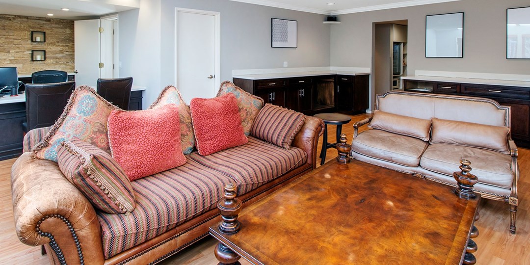 129—Napa Valley inn w/wine & hot springs pool Travelzoo