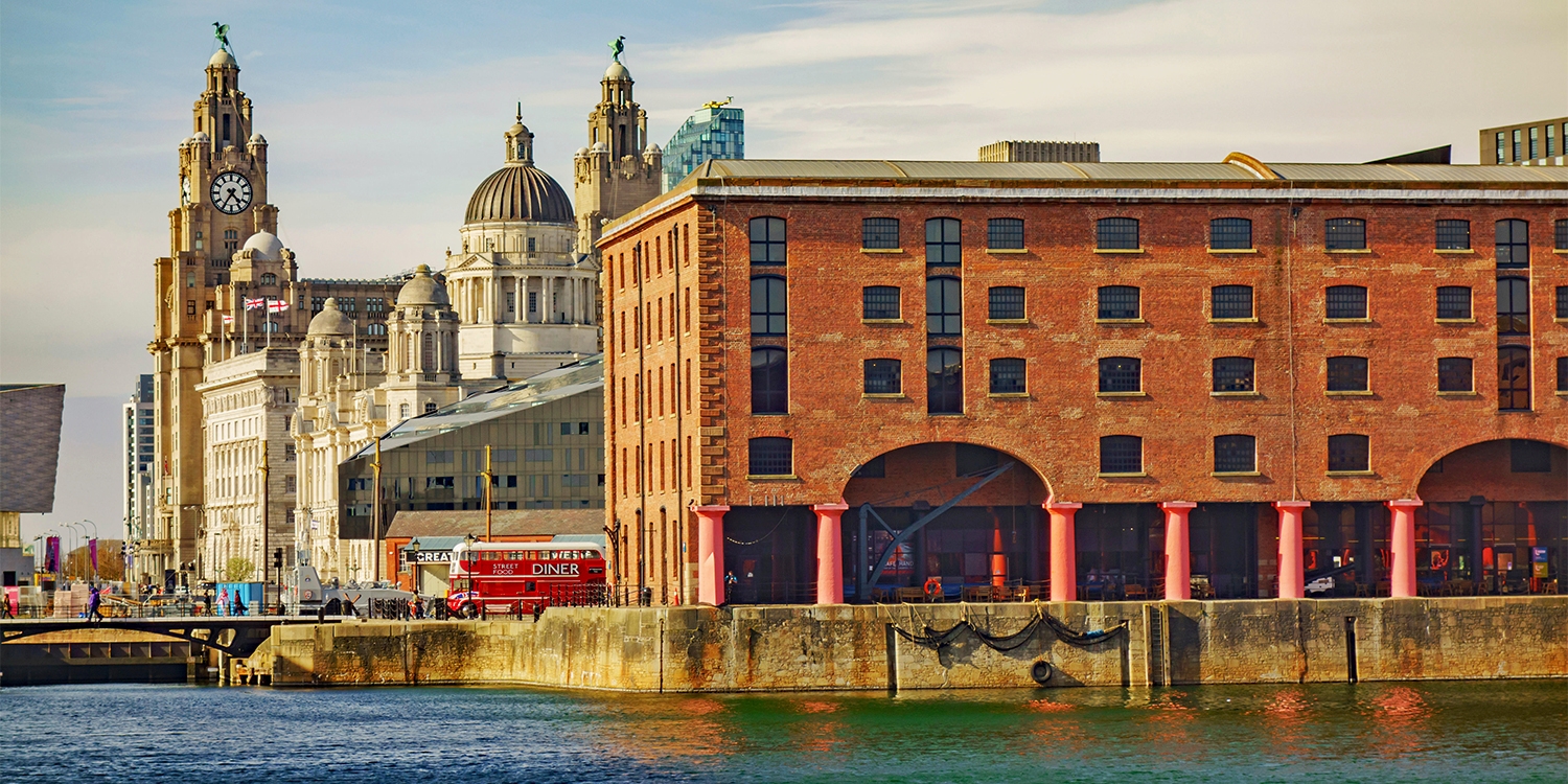 £75 &ndash; Liverpool waterfront stay w/bottle of sparkling wine -- Liverpool