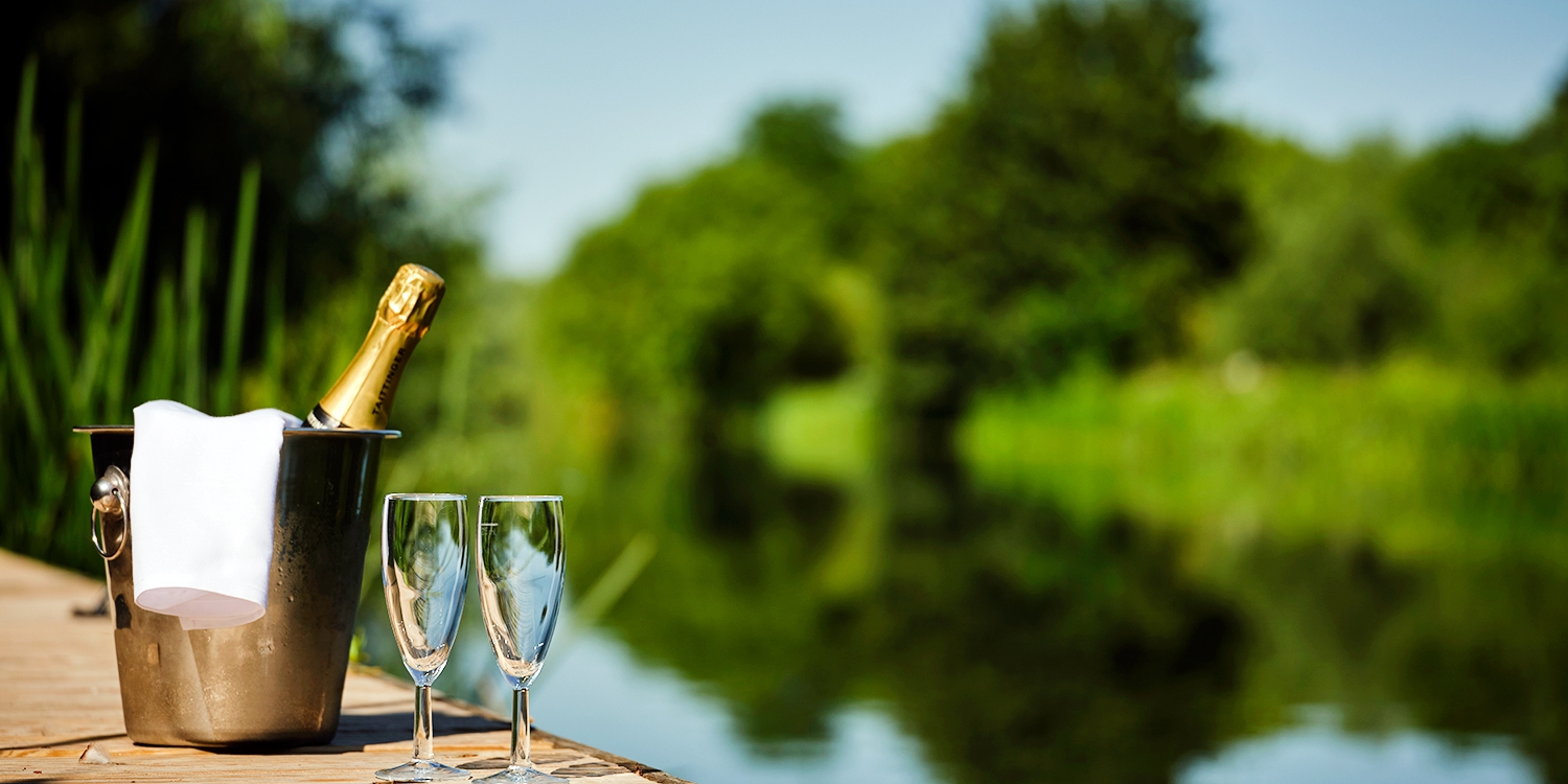 This deal at the Kingfisher Hotel and Pub includes a bottle of prosecco