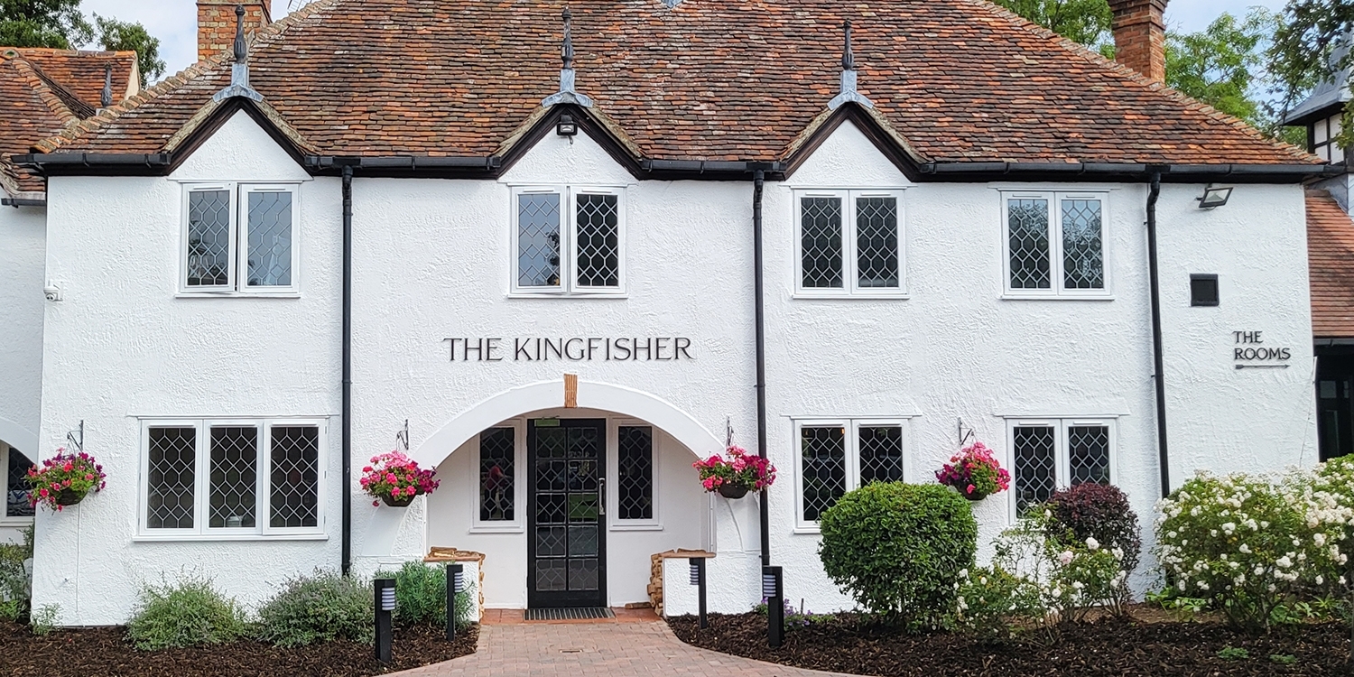The Kingfisher Hotel and Pub is a riverside pub with rooms, located by the River Great Ouse 