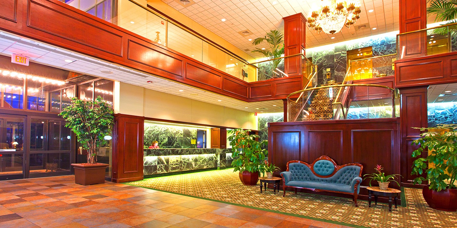 Pensacola Grand Hotel Travelzoo   Tzoo.hd.51585.4080.322496.CrownePlazaPensacolaGrandHotel 