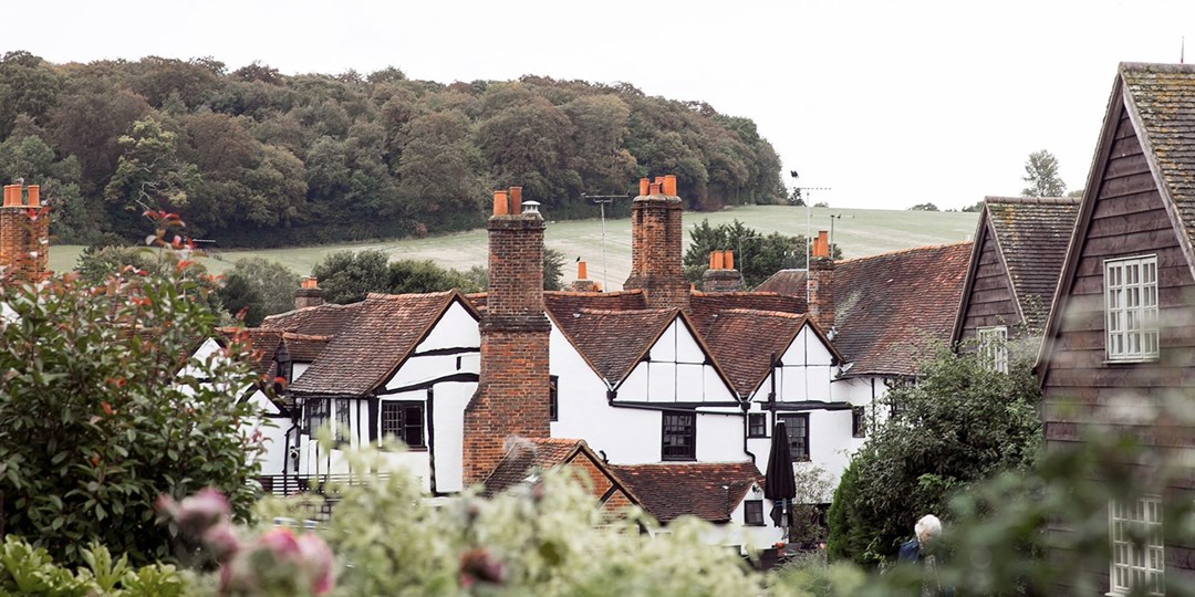 £99—Charming 15th-century Amersham inn, with prosecco | Travelzoo