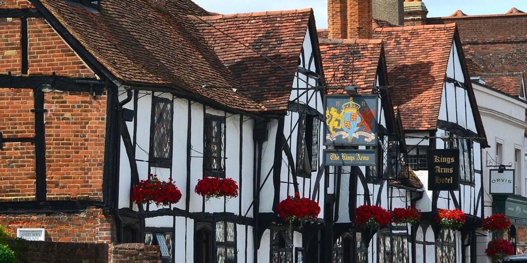 £99—Charming 15th-century Amersham inn, with prosecco | Travelzoo