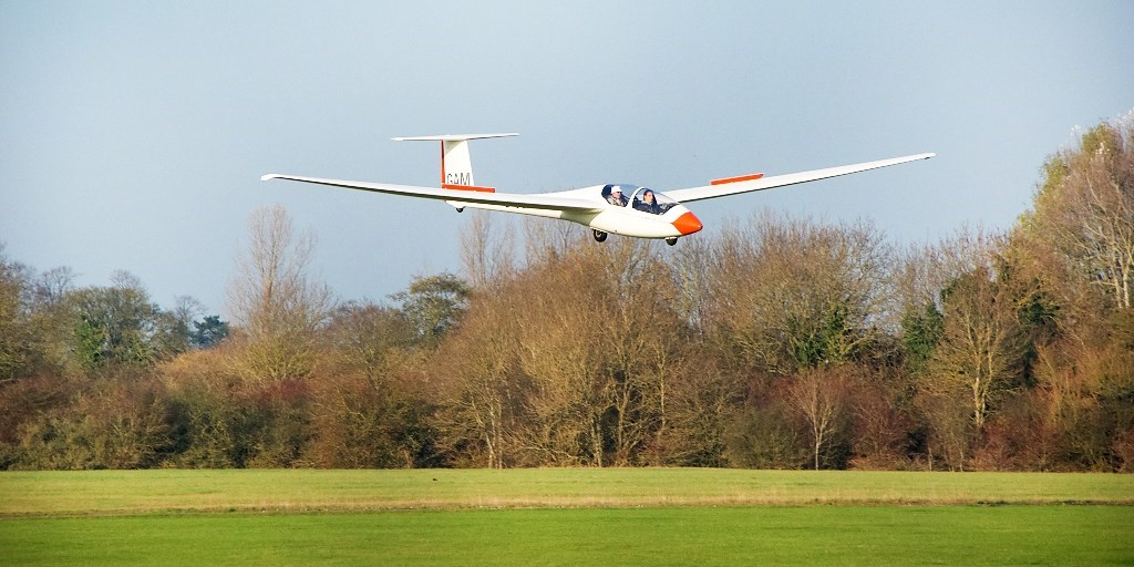 £45 Handson 20minute gliding experience in Bicester Travelzoo