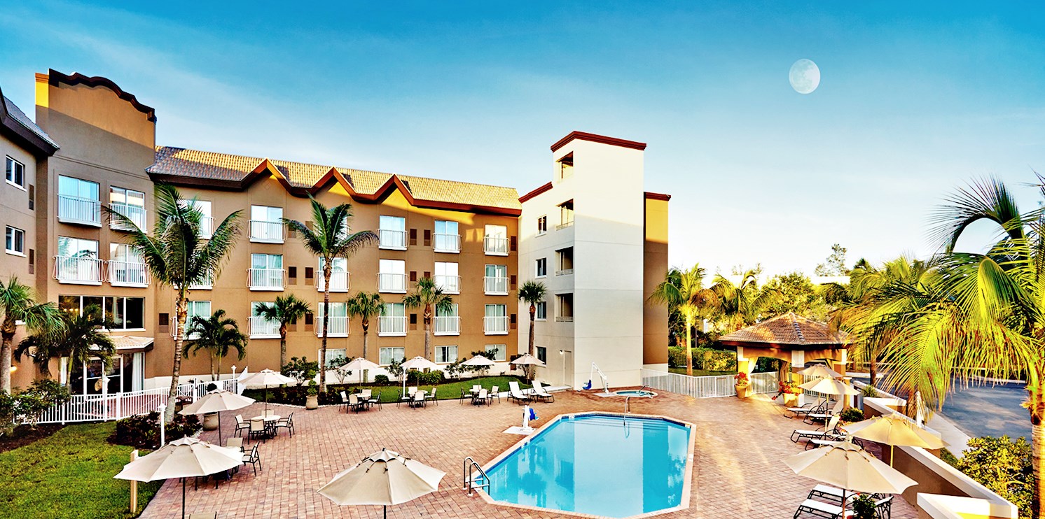 Holiday Inn Express Amp Suites Naples Downtown 5th Avenue