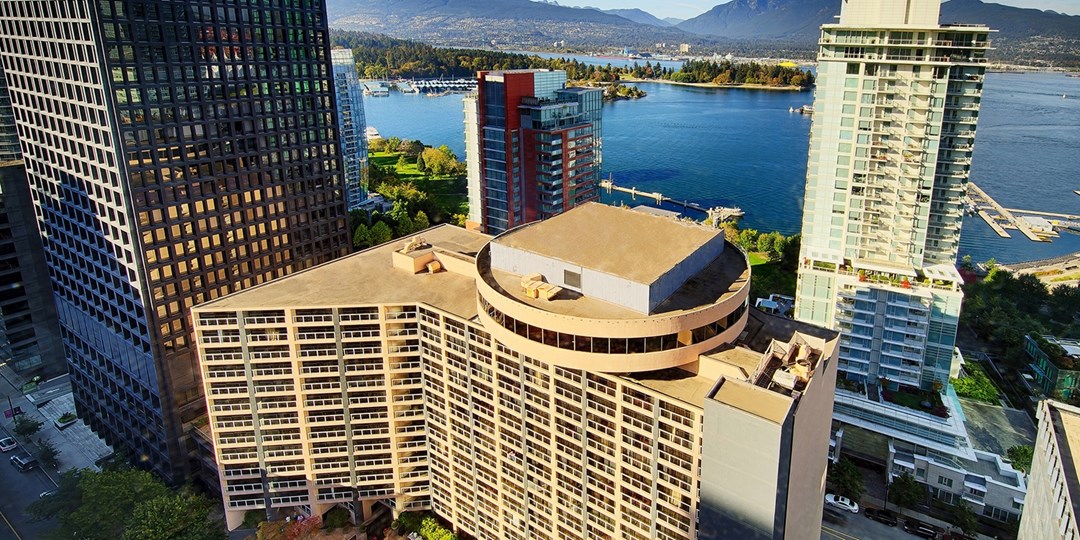 Pinnacle Hotel Vancouver Harbourfront | Travelzoo